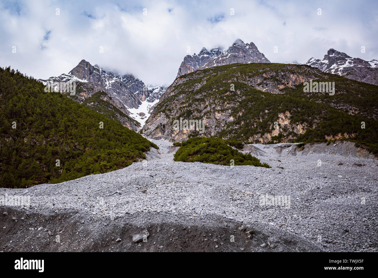 Paesaggio di montagna delle Alpi in Europa Foto Stock