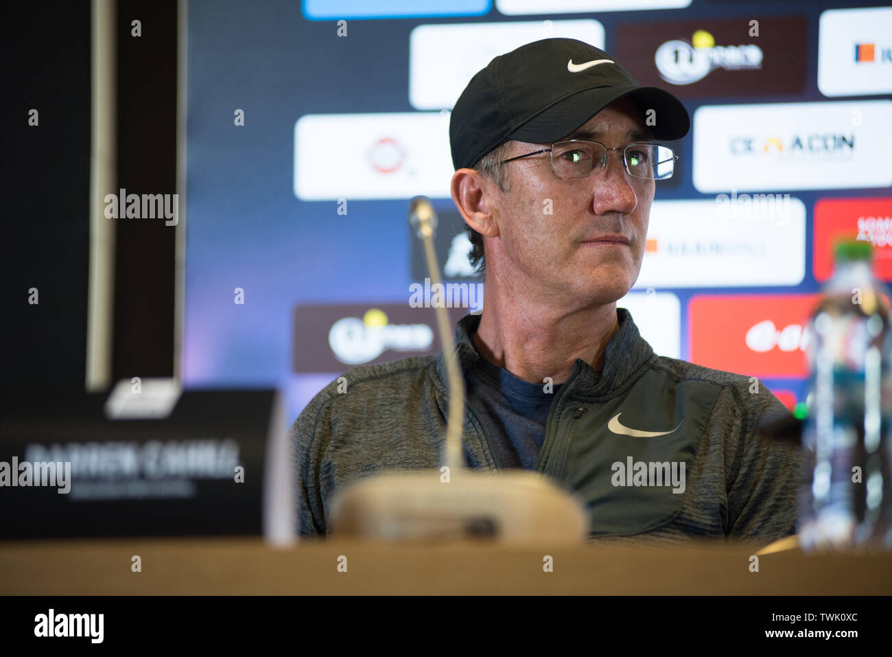 CLUJ, Romania - 14 giugno 2019: Australian istruttore di tennis e di analista per la Grand Slams Darren Cahill rispondendo alle domande durante la stampa conferiscono Foto Stock