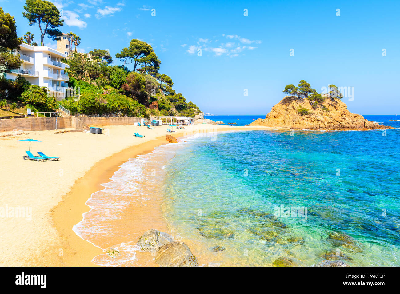 Splendida spiaggia sabbiosa di Cap Roig, Costa Brava, Spagna Foto Stock