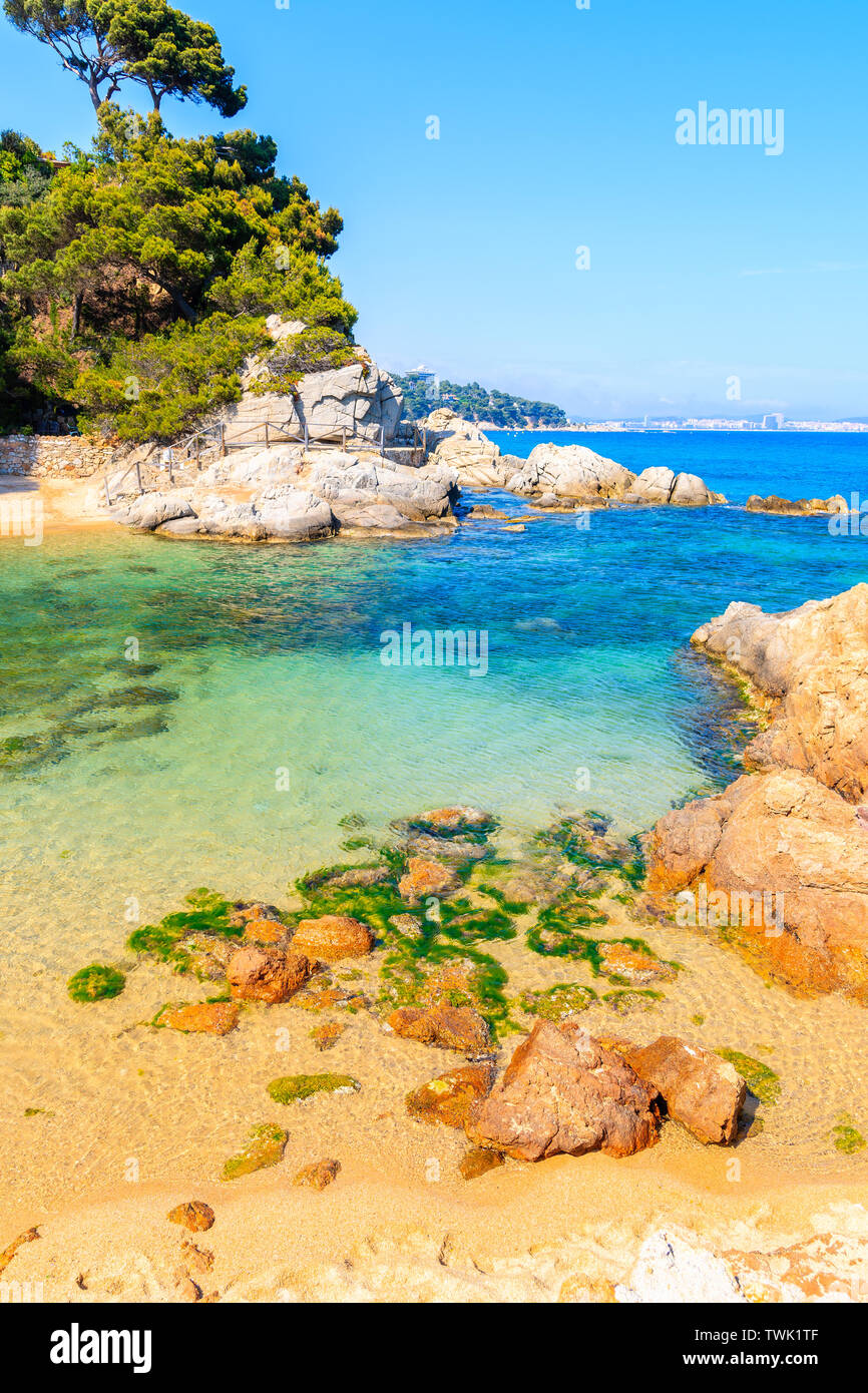 Bella costa del mare e spiaggia di Cap Roig, Costa Brava, Spagna Foto Stock