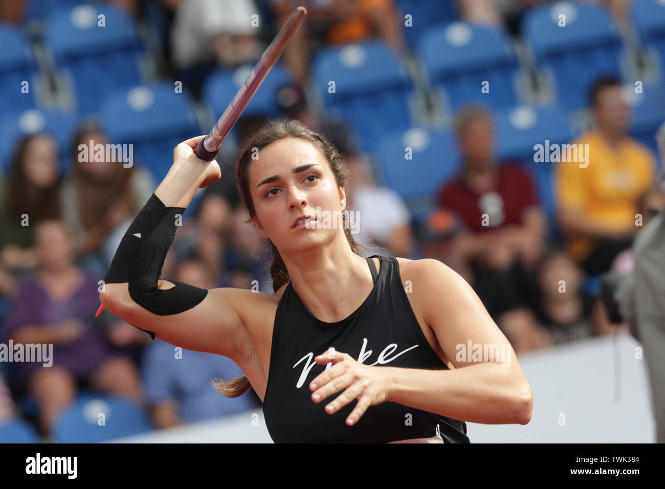 Nikol Tabackova (ceco) compete in giavellotto durante l'Ostrava Golden Spike, un incontro atletico della sfida mondiale IAAF, a Ostrava, Repubblica Ceca Foto Stock
