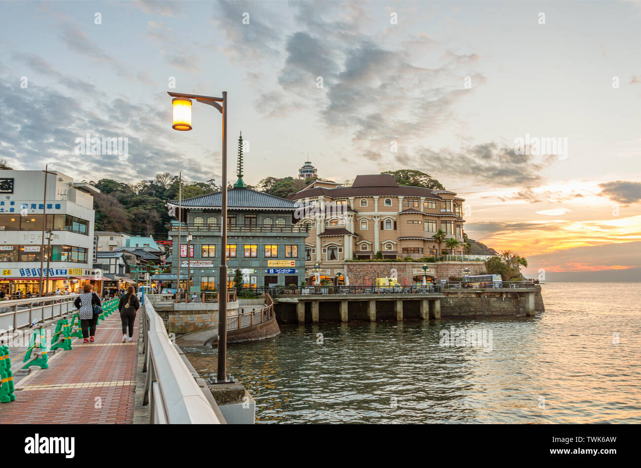 Lungomare di Enoshima Island, Kamakura, Kanagawa, Giappone Foto Stock