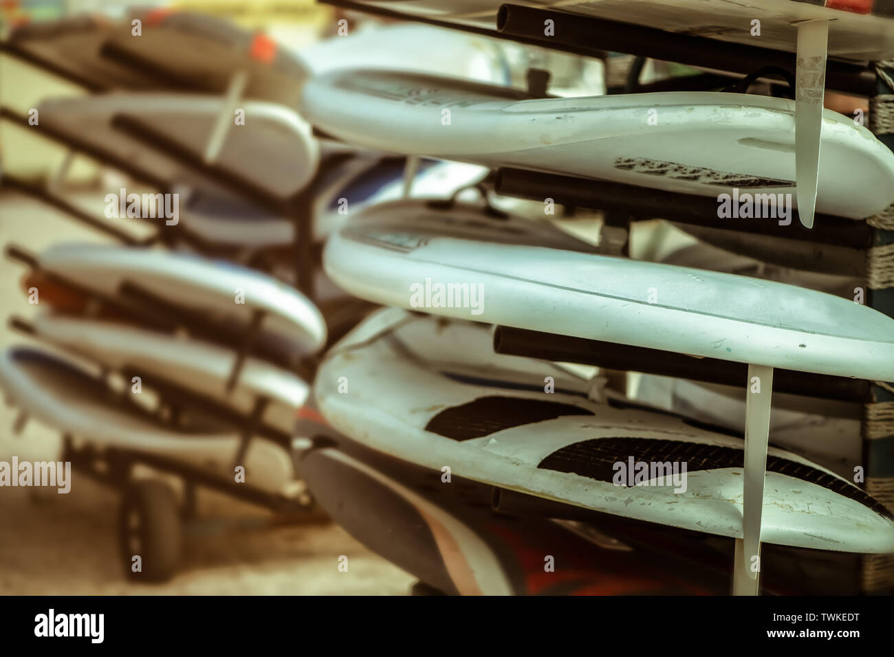 Outdoor stand mobile con surf surf e windsurf per principianti e professionale nella scuola Foto Stock