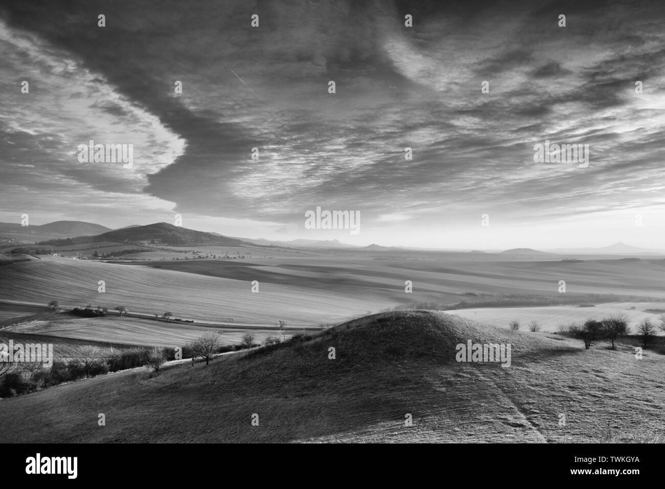 Sunrise in Boemia centrale Highlands, Repubblica Ceca. Boemia centrale Uplands è una catena montuosa situata nella Boemia settentrionale. La gamma è di circa 8 Foto Stock