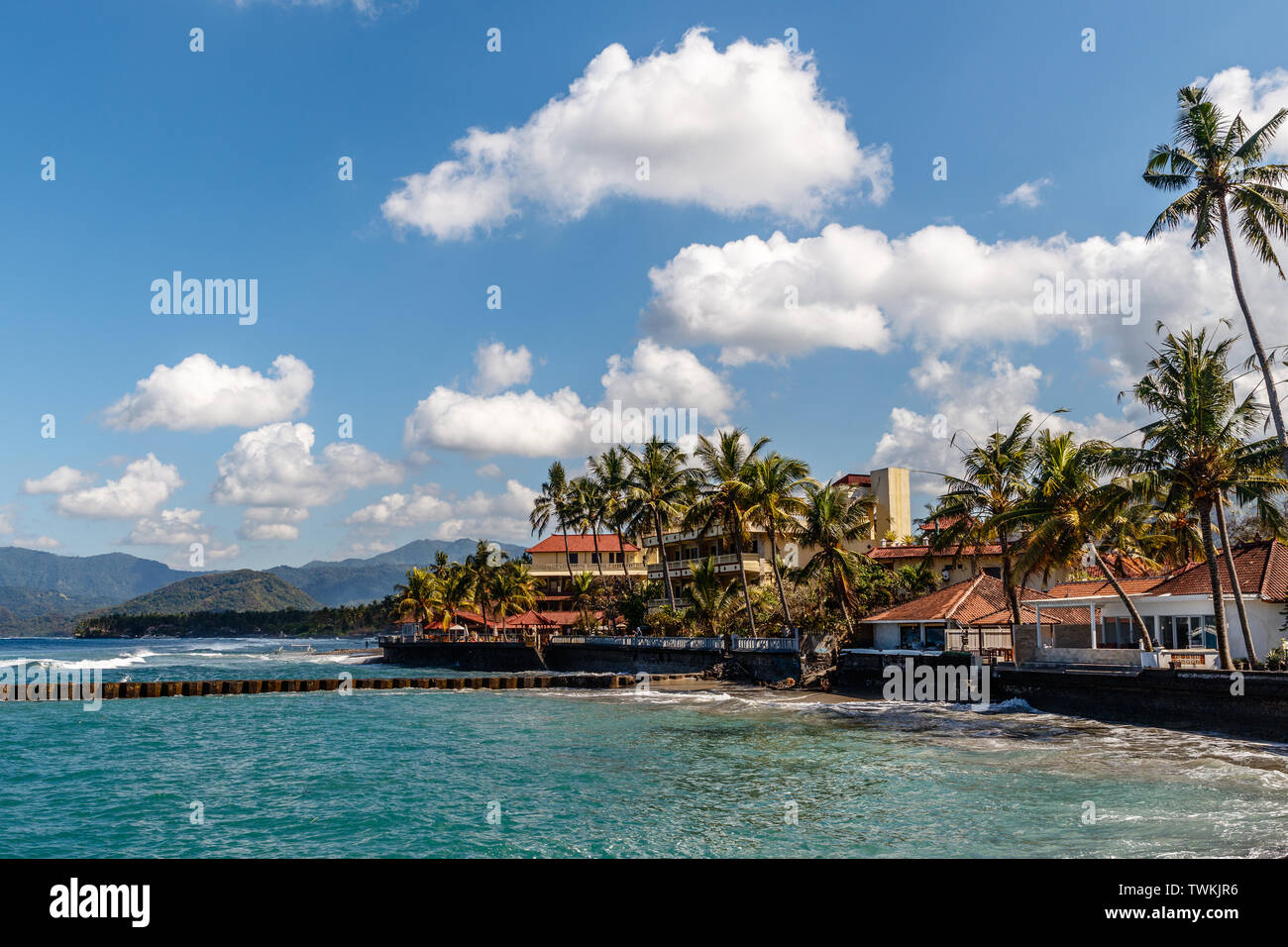 Vedute dell'oceano da Candidasa, Karangasem, isola di Bali, Indonesia Foto Stock