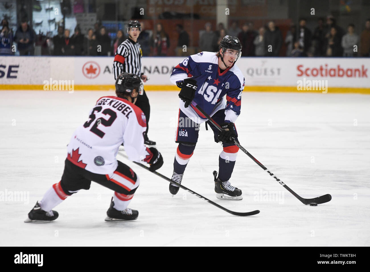 Melbourne, Australia. Il 21 giugno 2019, O'Brien Gruppo Arena, Melbourne, Victoria, Australia; 2019 Ice Hockey Classic, Canada versus USA; David Drake di Stati Uniti d'America si prepara a passare il puck Credit: Azione Plus immagini di sport/Alamy Live News Foto Stock