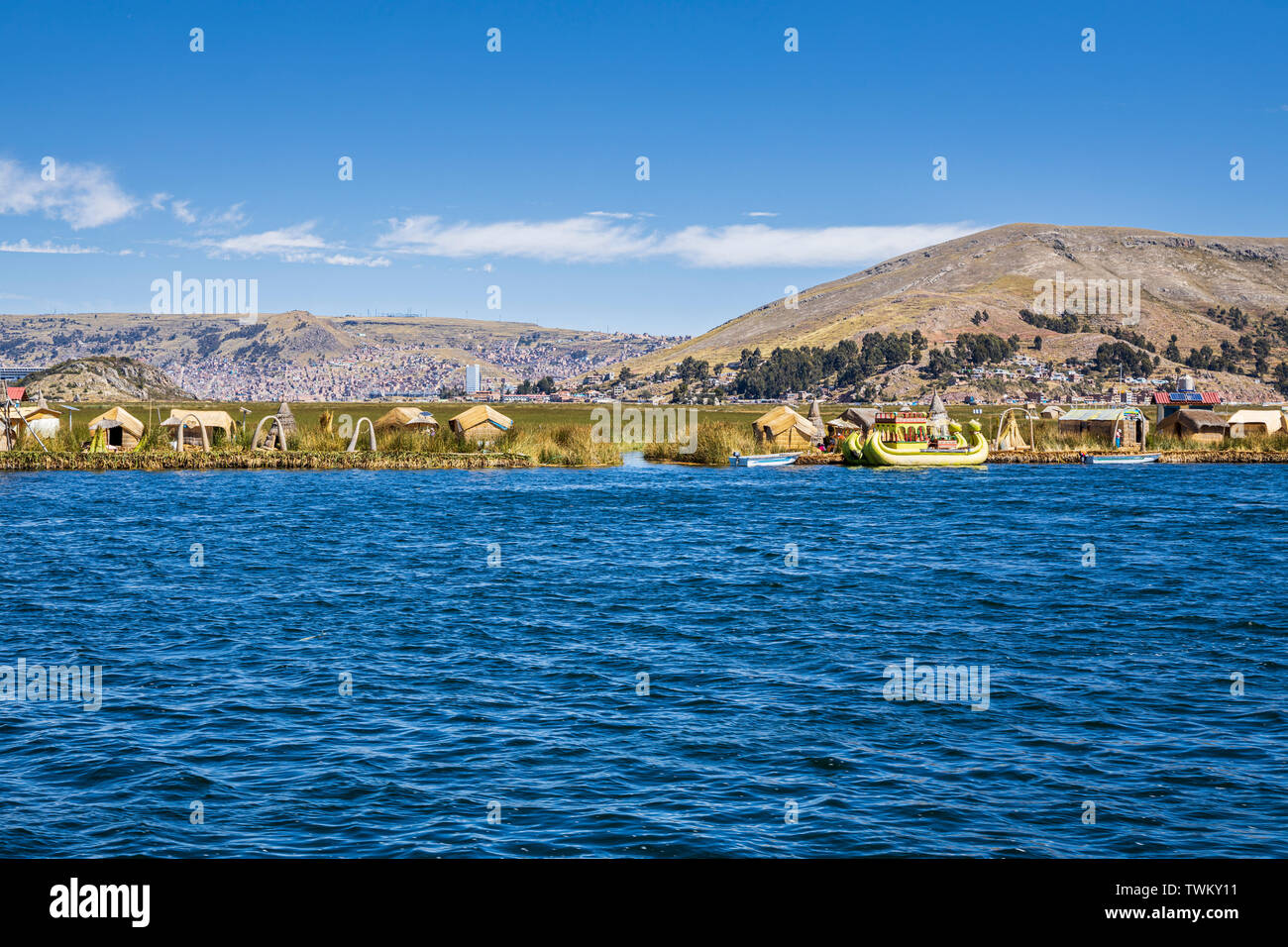 Isole Uros, reed isole galleggianti sul lago Titicaca, Perù, Sud America Foto Stock