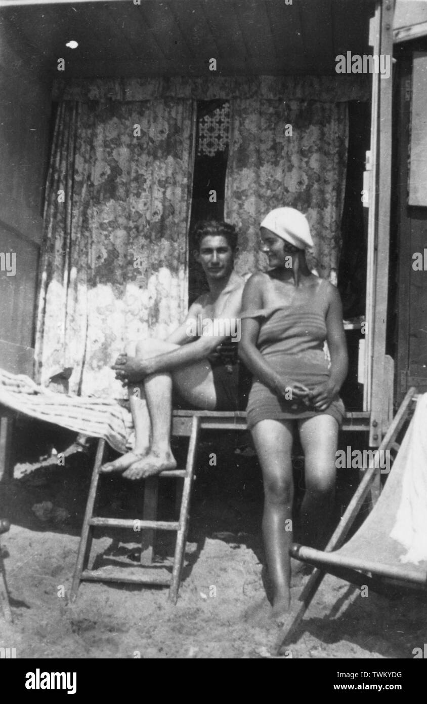 Marcus Adams rinomato fotografo per la famiglia reale e per essere uno dei "Tre fotografi Gruppo" a Mayfair, Londra. Adams specializzata nella ritrattistica.raffigurato in vacanza c1930. Da Gilbert Adams raccolta di opere di proprietà di Tony Henshaw Foto Stock