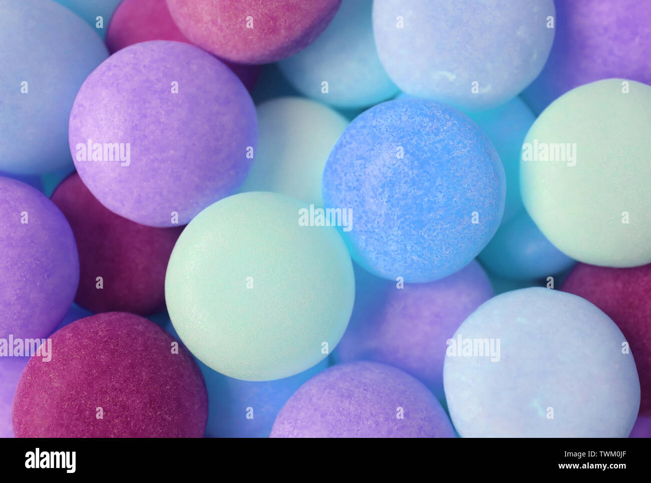 Cumulo di blu e magenta tonalità di colore a forma rotonda caramelle per lo sfondo o il banner Foto Stock