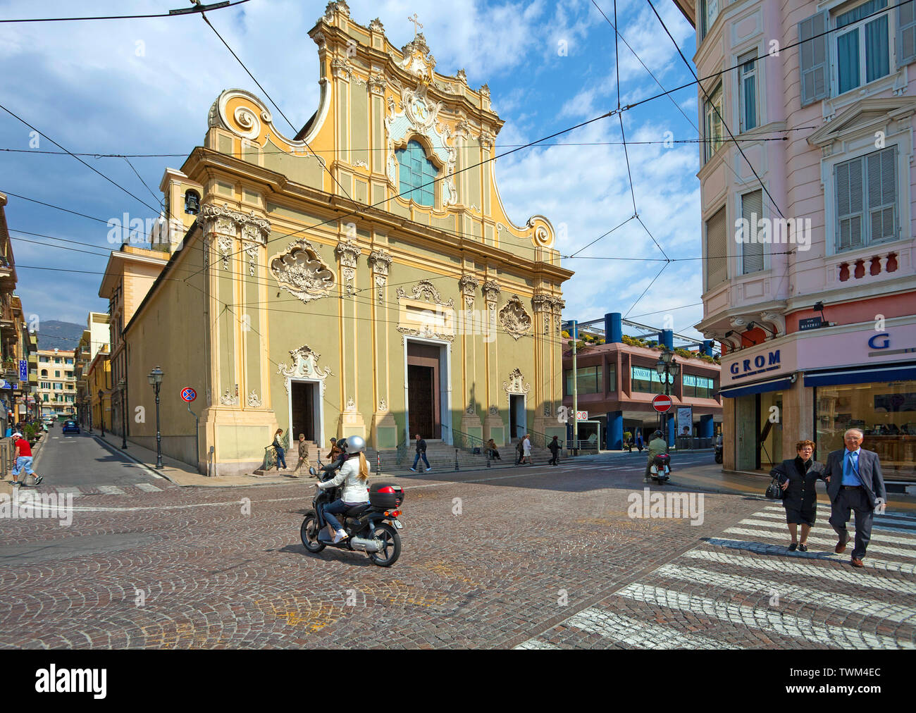 Santa Maria degli Angeli, la chiesa al centro di San Remo, città portuale presso la costa ligure, Liguria, Italia Foto Stock
