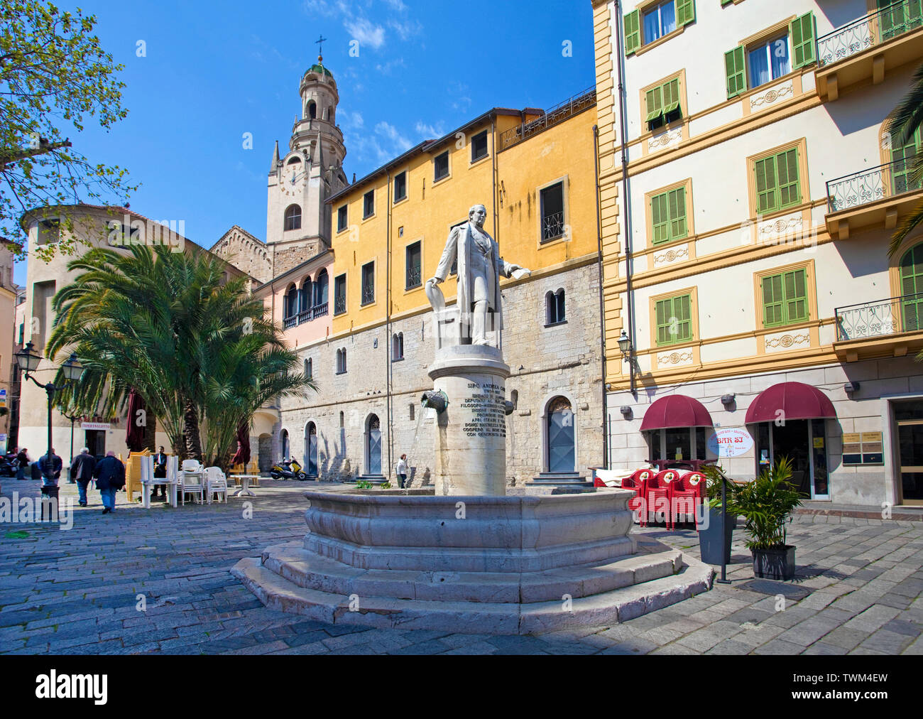 Bene in onore di Siro Andrea Carli, dietro il San Siro cattedrale, il centro storico La Pigna, la città vecchia di San Remo, Liguria, Italia Foto Stock