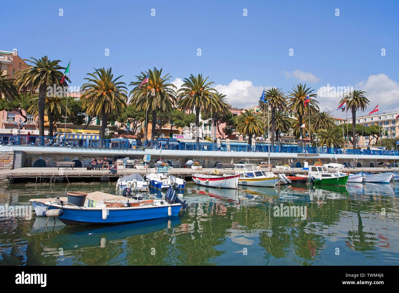 Lungomare del porto di San Remo, città portuale presso la costa ligure, Liguria, Italia Foto Stock