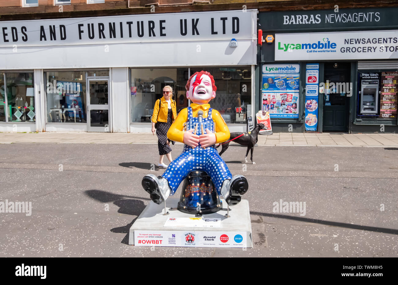 Glasgow, Scotland, Regno Unito. Il 21 giugno, 2019. Oor Ziggy, creato dal famigerato Società di benzina. Ispirato alla musica di scena la East End di Glasgow, il design porta un po' di magia ai Oor Wullie. A tutti piace un po' di Bowie. La scultura è parte di Oor Wullie del grande sentiero della benna. Credito: Berretto Alamy/Live News Foto Stock