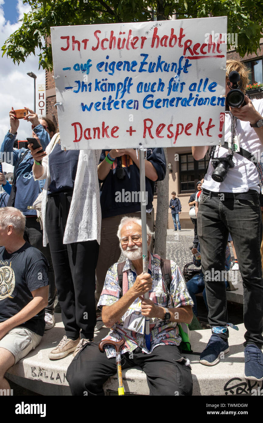Prima la protezione del clima a livello internazionale la dimostrazione, clima sciopero, il movimento di venerdì per il futuro, in Aachen, con decine di migliaia di participan Foto Stock