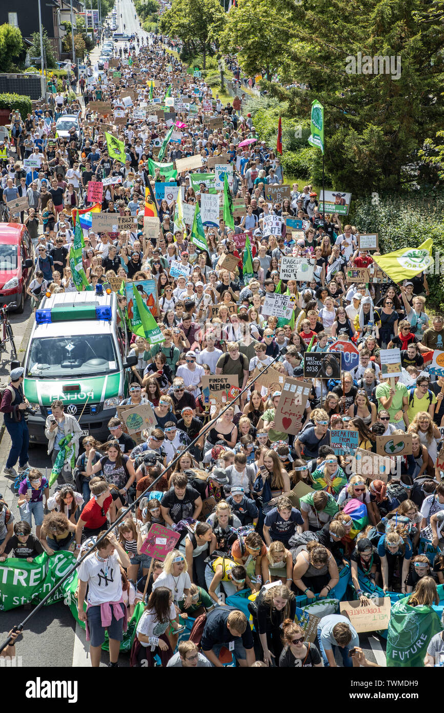 Prima la protezione del clima a livello internazionale la dimostrazione, clima sciopero, il movimento di venerdì per il futuro, in Aachen, con decine di migliaia di participan Foto Stock