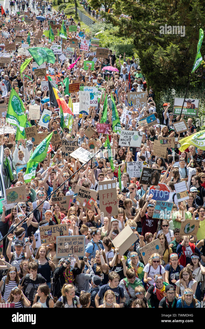 Prima la protezione del clima a livello internazionale la dimostrazione, clima sciopero, il movimento di venerdì per il futuro, in Aachen, con decine di migliaia di participan Foto Stock