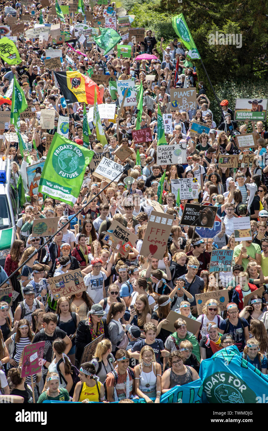 Prima la protezione del clima a livello internazionale la dimostrazione, clima sciopero, il movimento di venerdì per il futuro, in Aachen, con decine di migliaia di participan Foto Stock