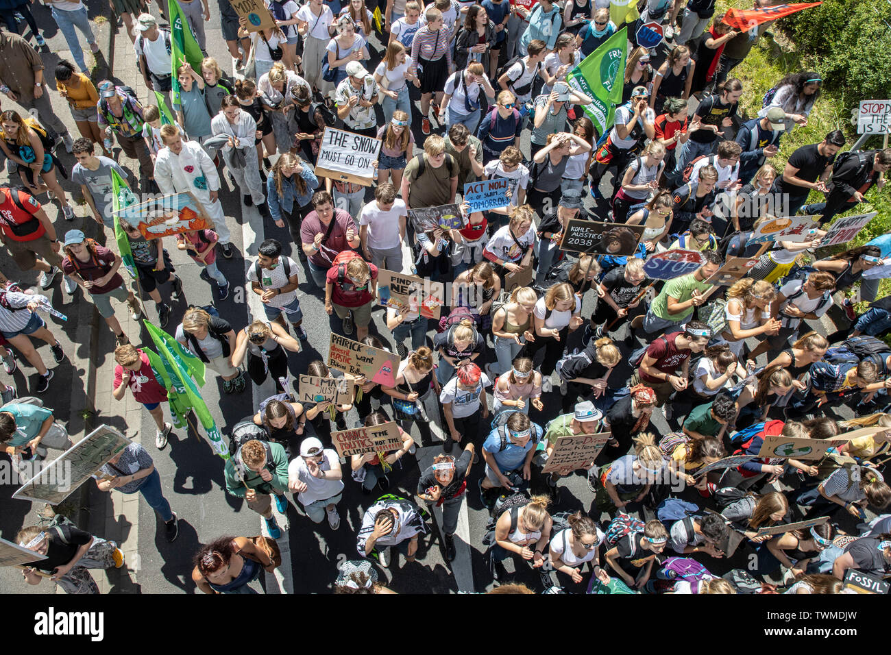Prima la protezione del clima a livello internazionale la dimostrazione, clima sciopero, il movimento di venerdì per il futuro, in Aachen, con decine di migliaia di participan Foto Stock