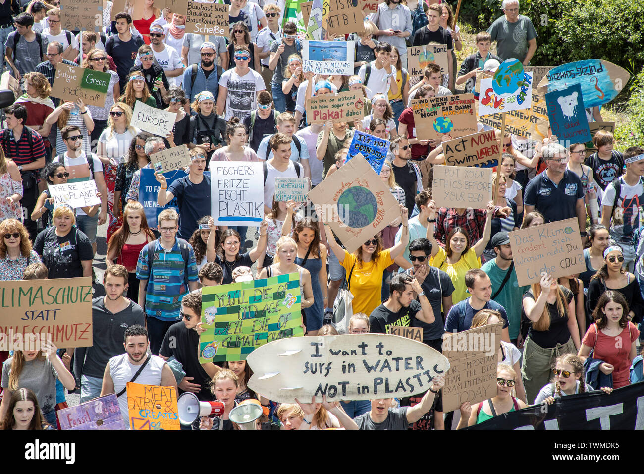 Prima la protezione del clima a livello internazionale la dimostrazione, clima sciopero, il movimento di venerdì per il futuro, in Aachen, con decine di migliaia di participan Foto Stock