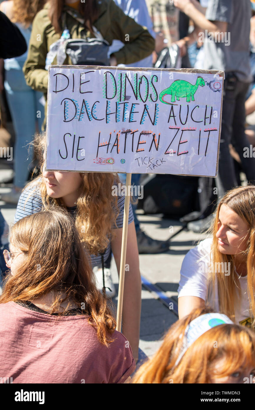 Prima la protezione del clima a livello internazionale la dimostrazione, clima sciopero, il movimento di venerdì per il futuro, in Aachen, con decine di migliaia di participan Foto Stock
