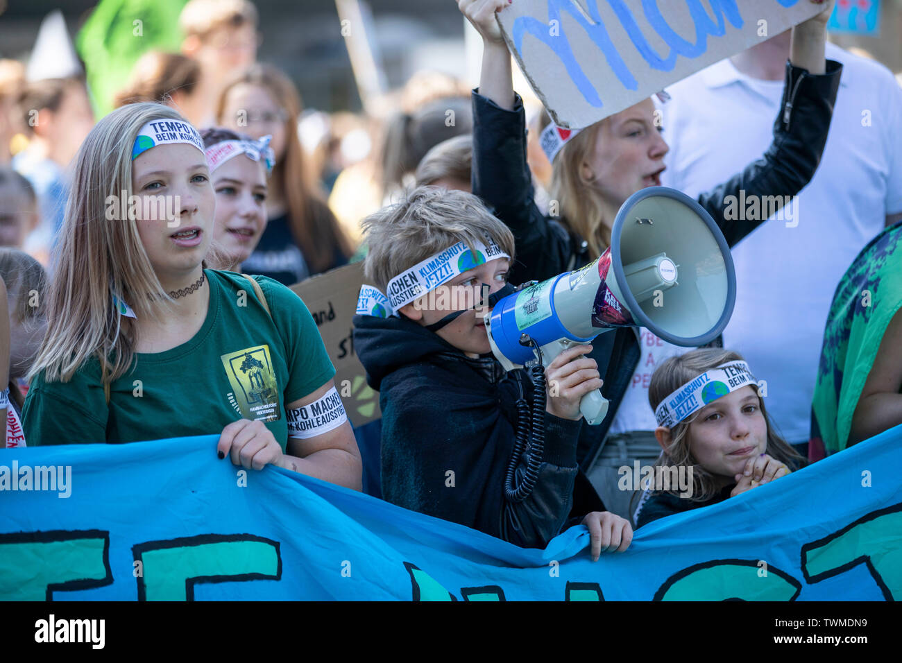 Prima la protezione del clima a livello internazionale la dimostrazione, clima sciopero, il movimento di venerdì per il futuro, in Aachen, con decine di migliaia di participan Foto Stock