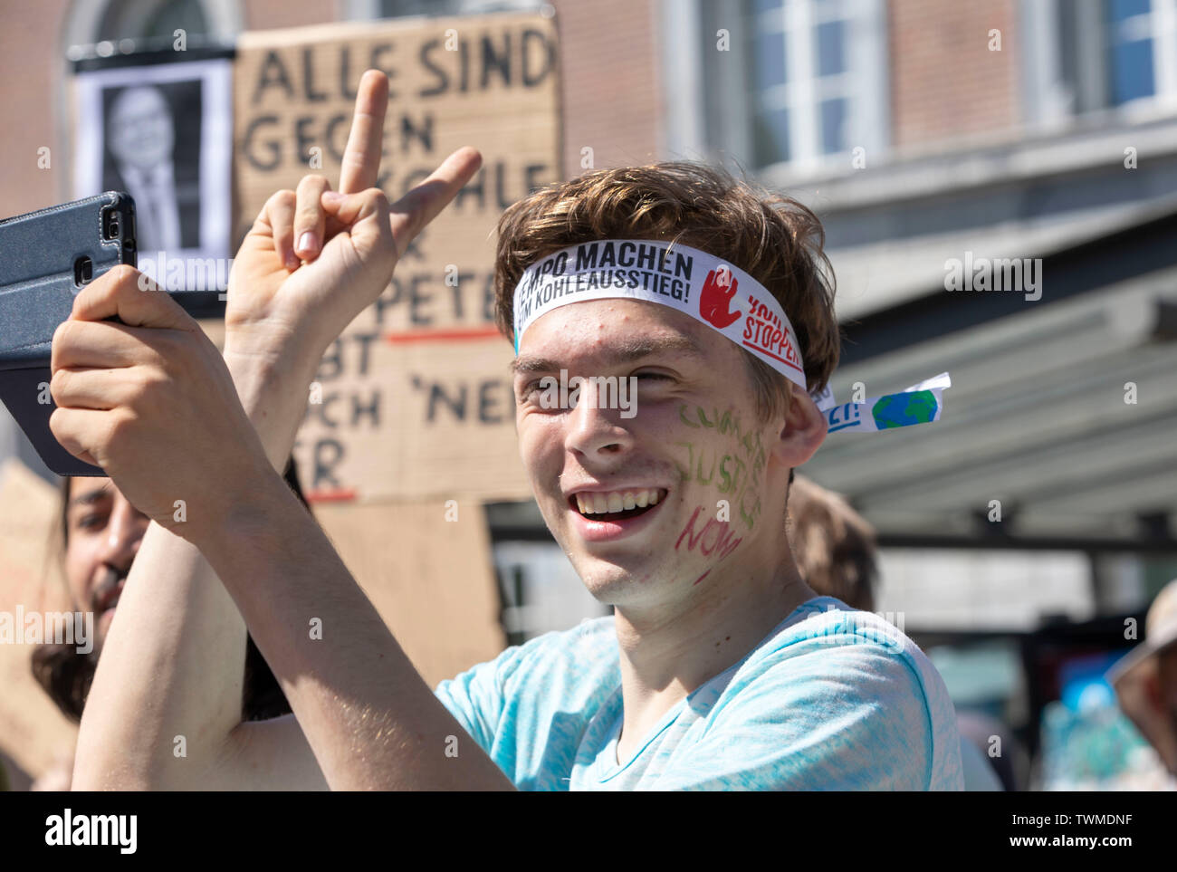 Prima la protezione del clima a livello internazionale la dimostrazione, clima sciopero, il movimento di venerdì per il futuro, in Aachen, con decine di migliaia di participan Foto Stock