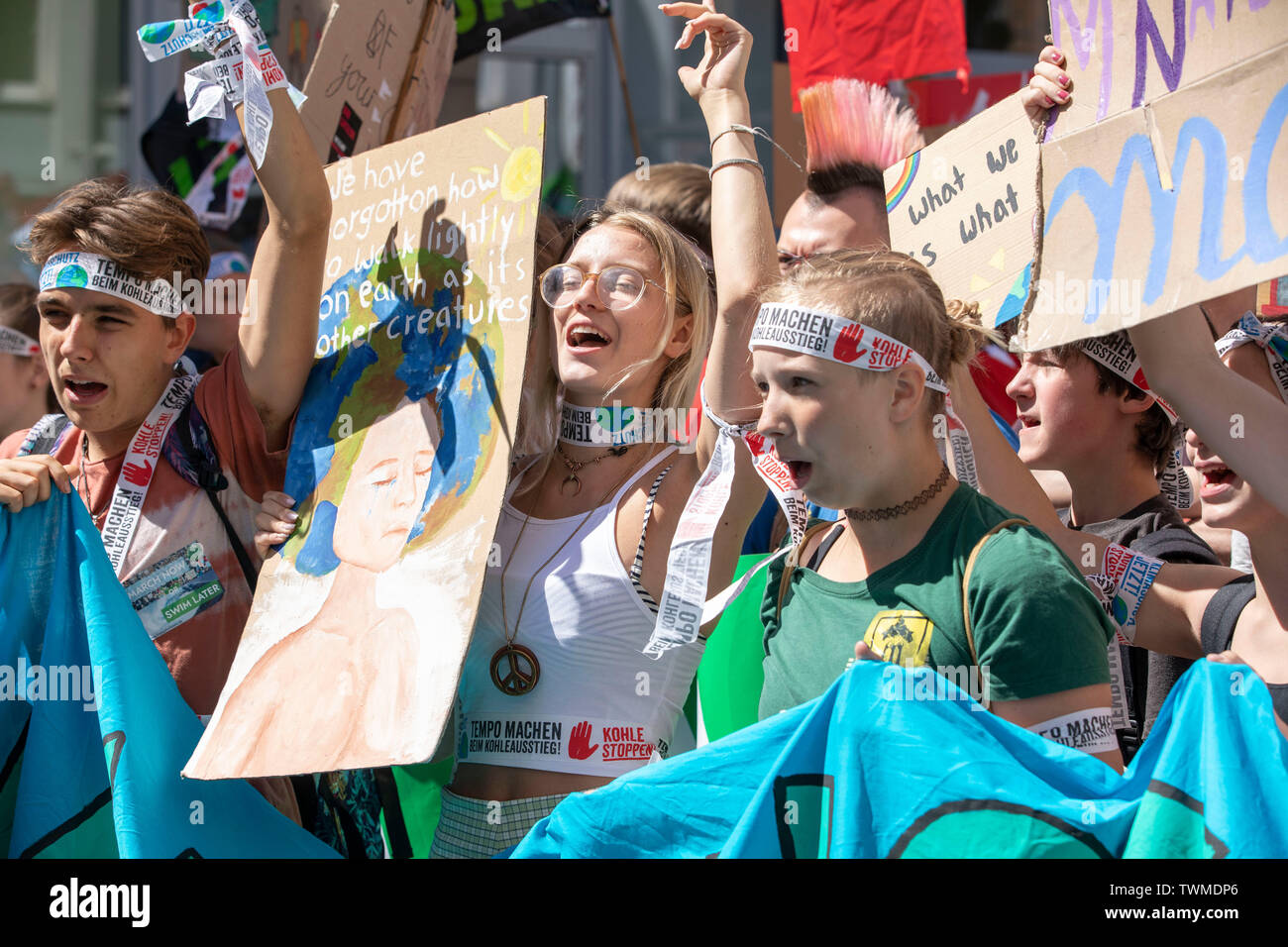Prima la protezione del clima a livello internazionale la dimostrazione, clima sciopero, il movimento di venerdì per il futuro, in Aachen, con decine di migliaia di participan Foto Stock