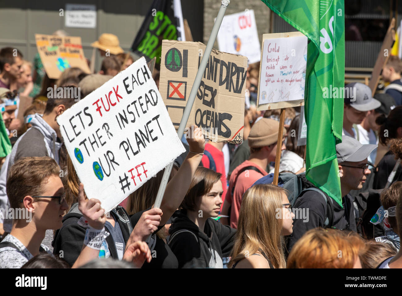 Prima la protezione del clima a livello internazionale la dimostrazione, clima sciopero, il movimento di venerdì per il futuro, in Aachen, con decine di migliaia di participan Foto Stock