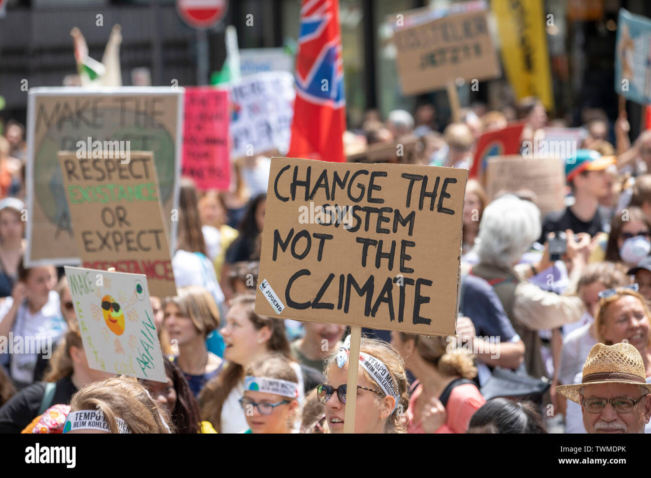 Prima la protezione del clima a livello internazionale la dimostrazione, clima sciopero, il movimento di venerdì per il futuro, in Aachen, con decine di migliaia di participan Foto Stock