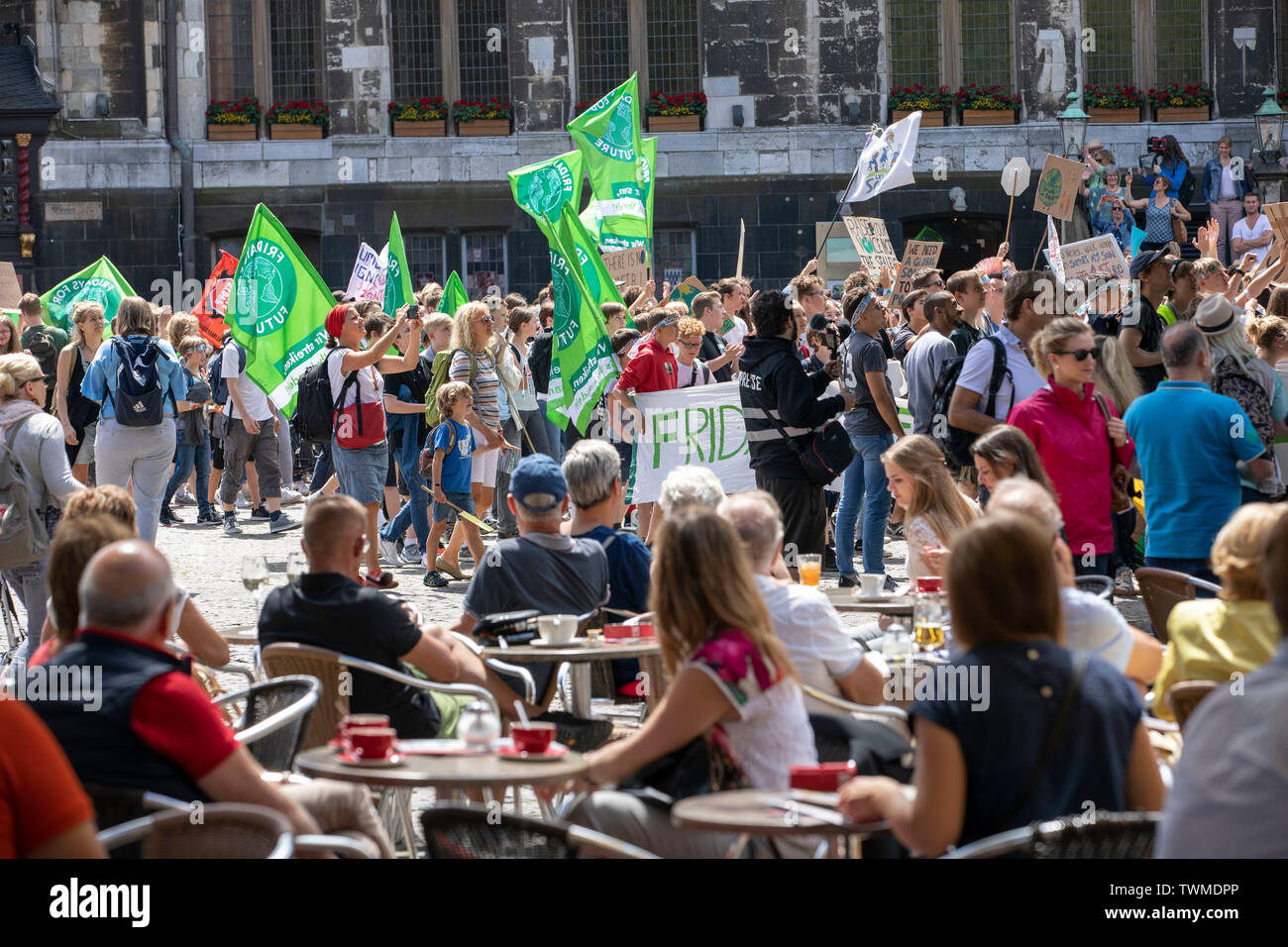 Prima la protezione del clima a livello internazionale la dimostrazione, clima sciopero, il movimento di venerdì per il futuro, in Aachen, con decine di migliaia di participan Foto Stock