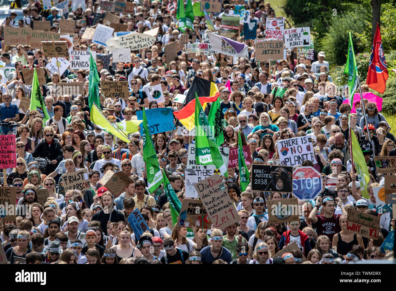 Prima la protezione del clima a livello internazionale la dimostrazione, clima sciopero, il movimento di venerdì per il futuro, in Aachen, con decine di migliaia di participan Foto Stock