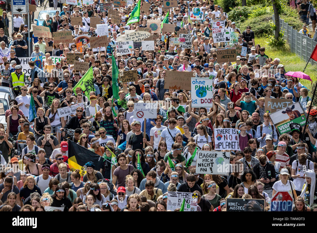 Prima la protezione del clima a livello internazionale la dimostrazione, clima sciopero, il movimento di venerdì per il futuro, in Aachen, con decine di migliaia di participan Foto Stock