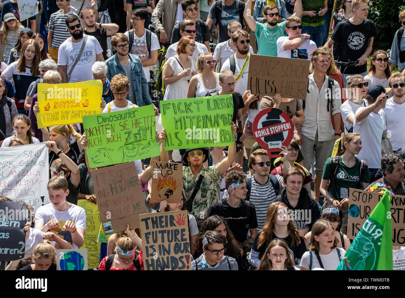 Prima la protezione del clima a livello internazionale la dimostrazione, clima sciopero, il movimento di venerdì per il futuro, in Aachen, con decine di migliaia di participan Foto Stock