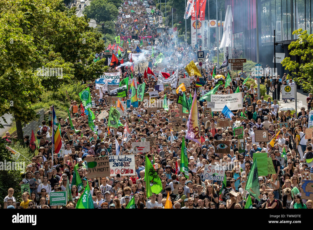 Prima la protezione del clima a livello internazionale la dimostrazione, clima sciopero, il movimento di venerdì per il futuro, in Aachen, con decine di migliaia di participan Foto Stock