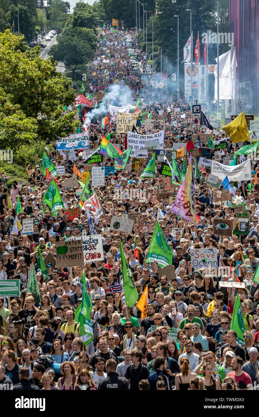 Prima la protezione del clima a livello internazionale la dimostrazione, clima sciopero, il movimento di venerdì per il futuro, in Aachen, con decine di migliaia di participan Foto Stock