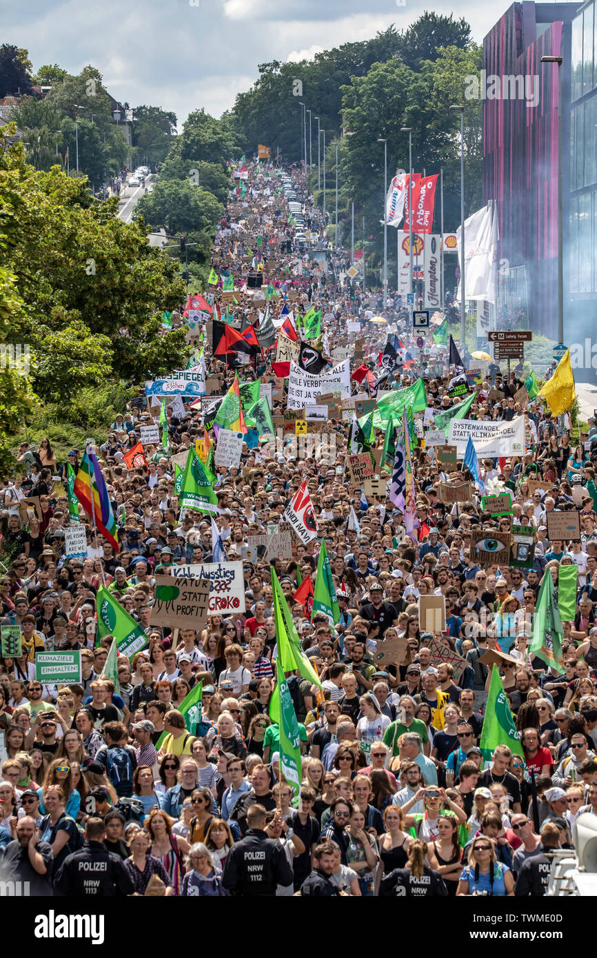 Prima la protezione del clima a livello internazionale la dimostrazione, clima sciopero, il movimento di venerdì per il futuro, in Aachen, con decine di migliaia di participan Foto Stock