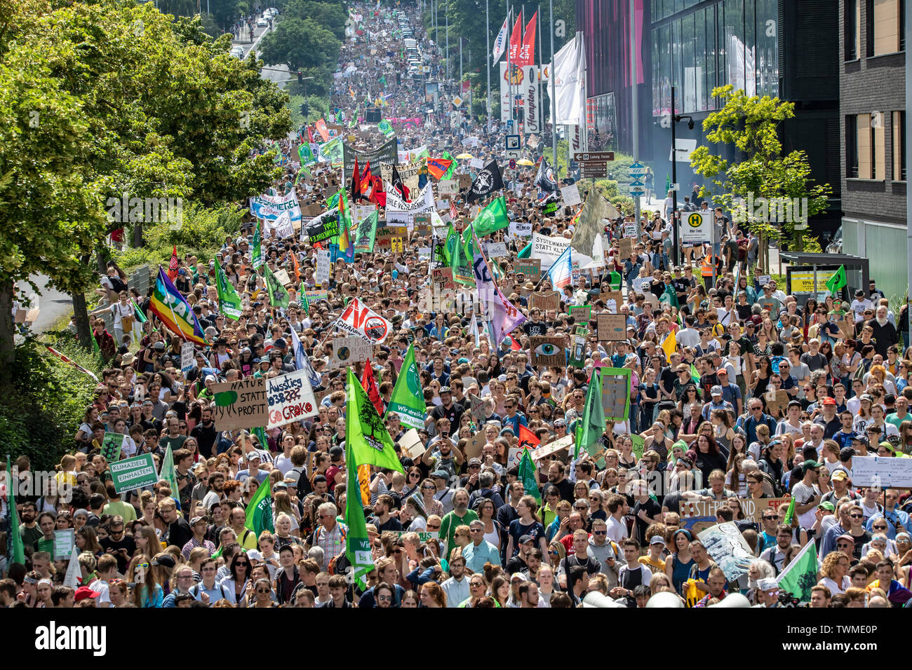 Prima la protezione del clima a livello internazionale la dimostrazione, clima sciopero, il movimento di venerdì per il futuro, in Aachen, con decine di migliaia di participan Foto Stock