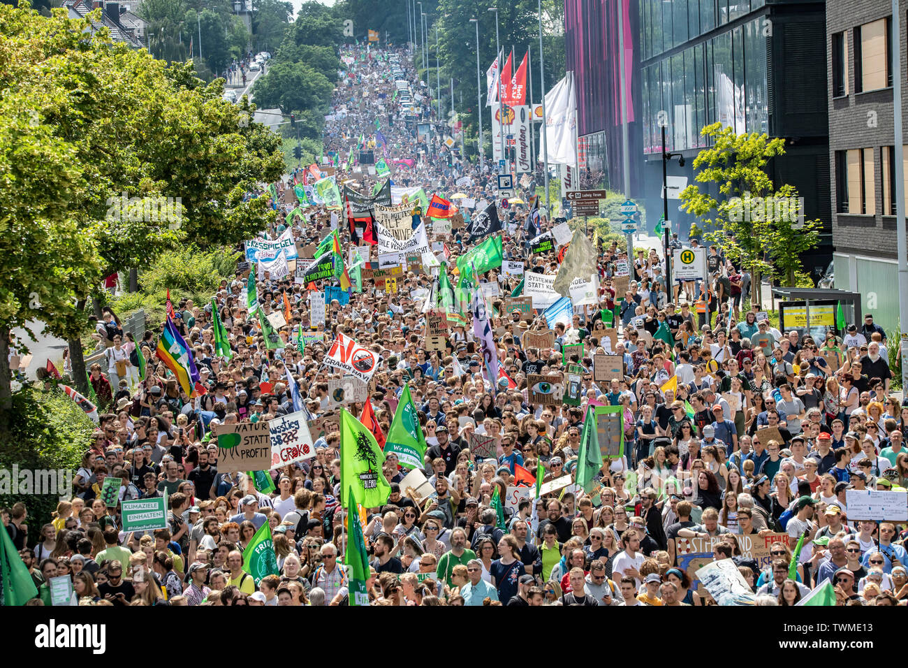 Prima la protezione del clima a livello internazionale la dimostrazione, clima sciopero, il movimento di venerdì per il futuro, in Aachen, con decine di migliaia di participan Foto Stock