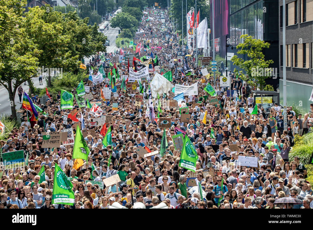 Prima la protezione del clima a livello internazionale la dimostrazione, clima sciopero, il movimento di venerdì per il futuro, in Aachen, con decine di migliaia di participan Foto Stock