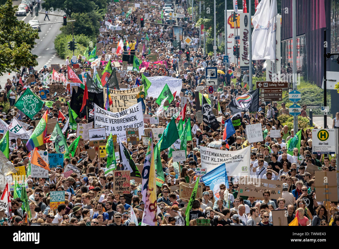 Prima la protezione del clima a livello internazionale la dimostrazione, clima sciopero, il movimento di venerdì per il futuro, in Aachen, con decine di migliaia di participan Foto Stock