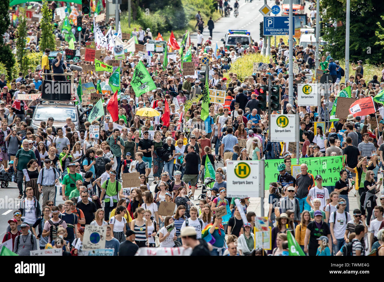 Prima la protezione del clima a livello internazionale la dimostrazione, clima sciopero, il movimento di venerdì per il futuro, in Aachen, con decine di migliaia di participan Foto Stock