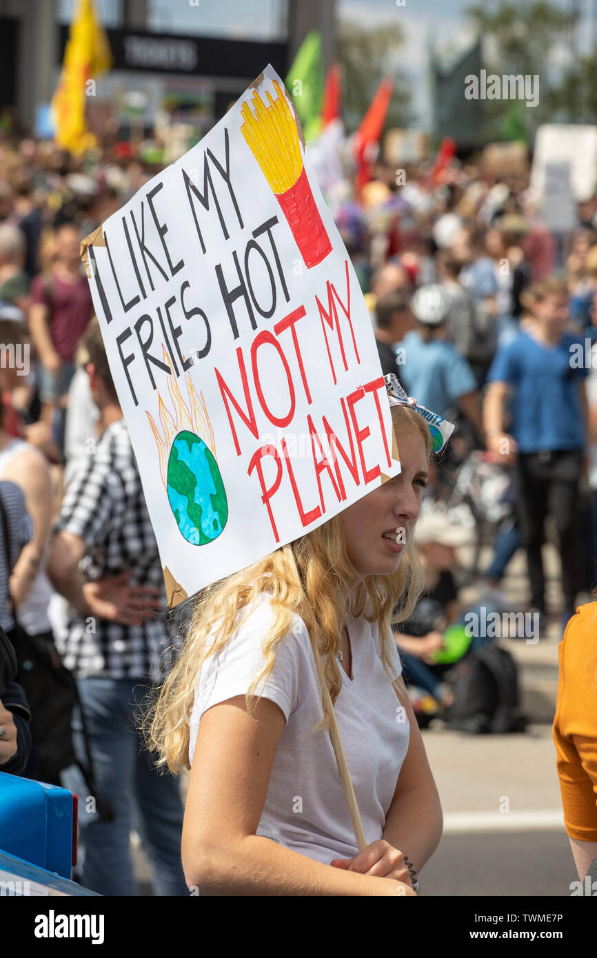 Prima la protezione del clima a livello internazionale la dimostrazione, clima sciopero, il movimento di venerdì per il futuro, in Aachen, con decine di migliaia di participan Foto Stock