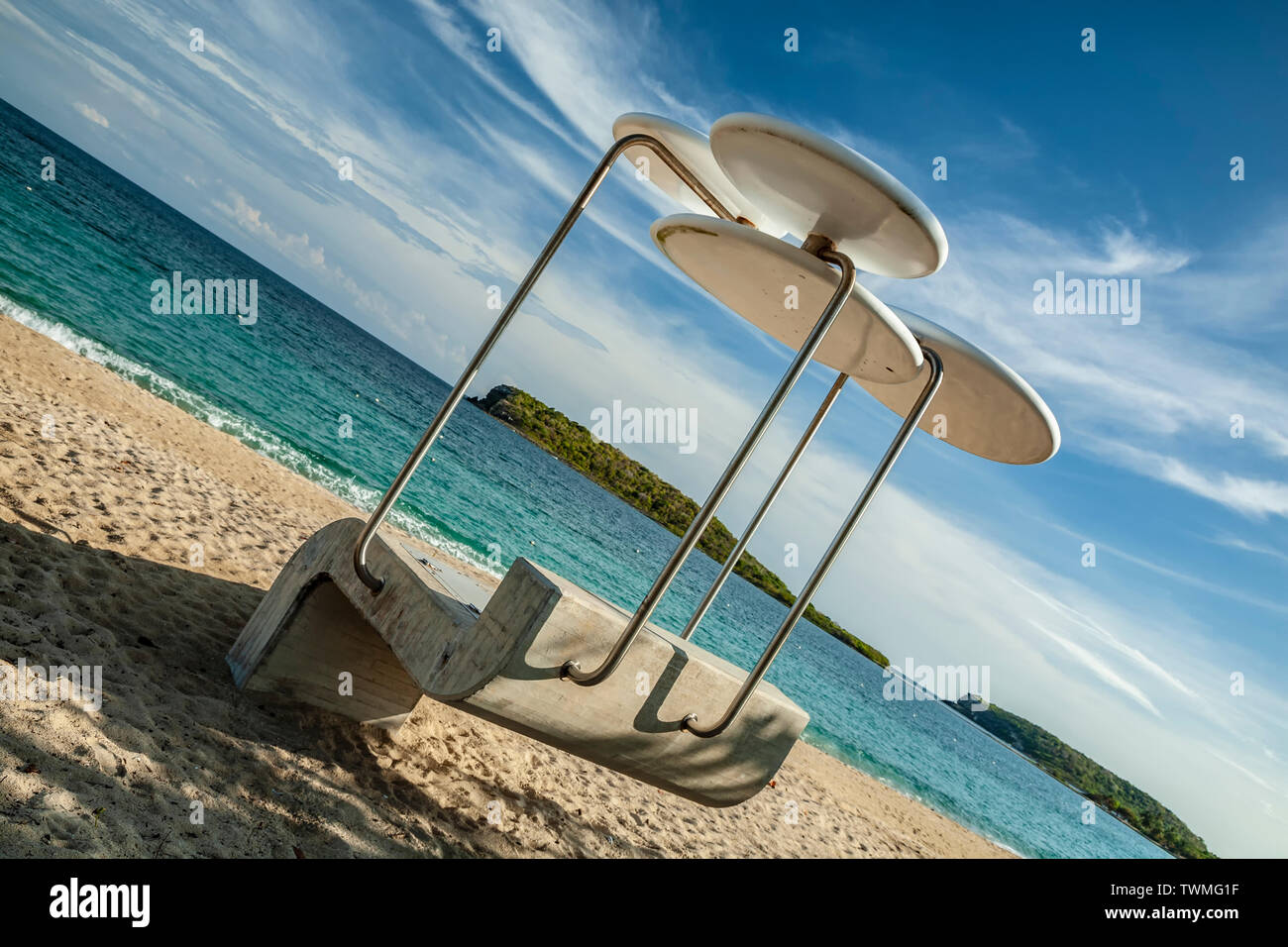 Modernista stazione bagnino, Sombé (Sun Bay) spiaggia, Vieques, Puerto Rico Foto Stock