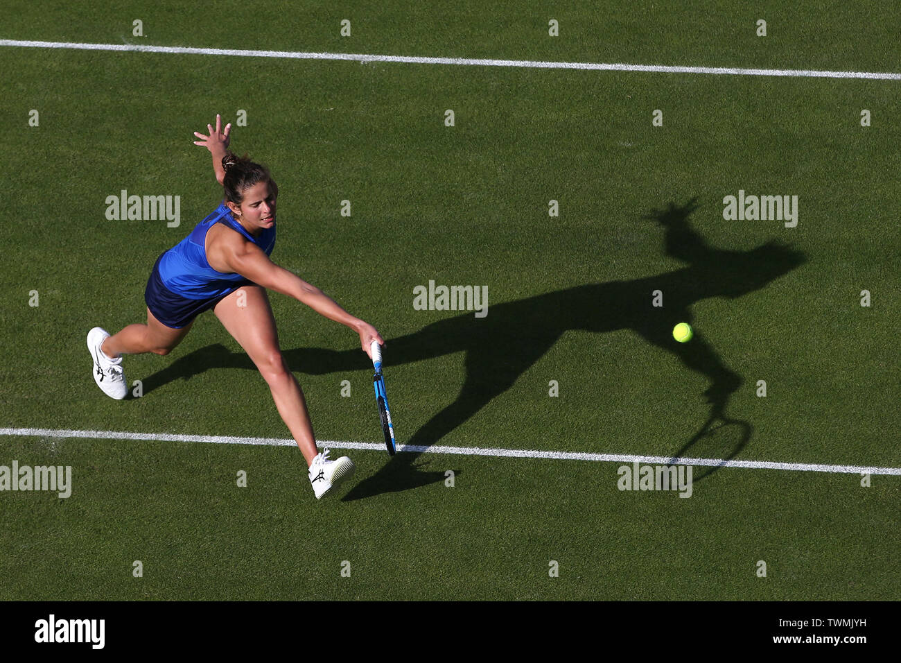 Birmingham, Regno Unito. Il 21 giugno, 2019. Julia Goerges della Germania durante il suo quarto di finale di partita contro Yulia Putintseva di Kaz. Natura Valle Classic 2019, internazionale di tennis femminile, giorno 5 al Edgbaston Priory Club a Birmingham, Inghilterra venerdì 21 giugno 2019. Solo uso editoriale. pic da Andrew Orchard, Credito: Andrew Orchard fotografia sportiva/Alamy Live News Foto Stock