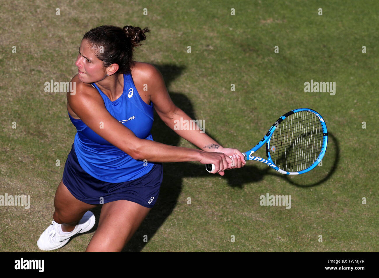 Birmingham, Regno Unito. Il 21 giugno, 2019. Julia Goerges della Germania durante il suo quarto di finale di partita contro Yulia Putintseva di Kaz. Natura Valle Classic 2019, internazionale di tennis femminile, giorno 5 al Edgbaston Priory Club a Birmingham, Inghilterra venerdì 21 giugno 2019. Solo uso editoriale. pic da Andrew Orchard, Credito: Andrew Orchard fotografia sportiva/Alamy Live News Foto Stock