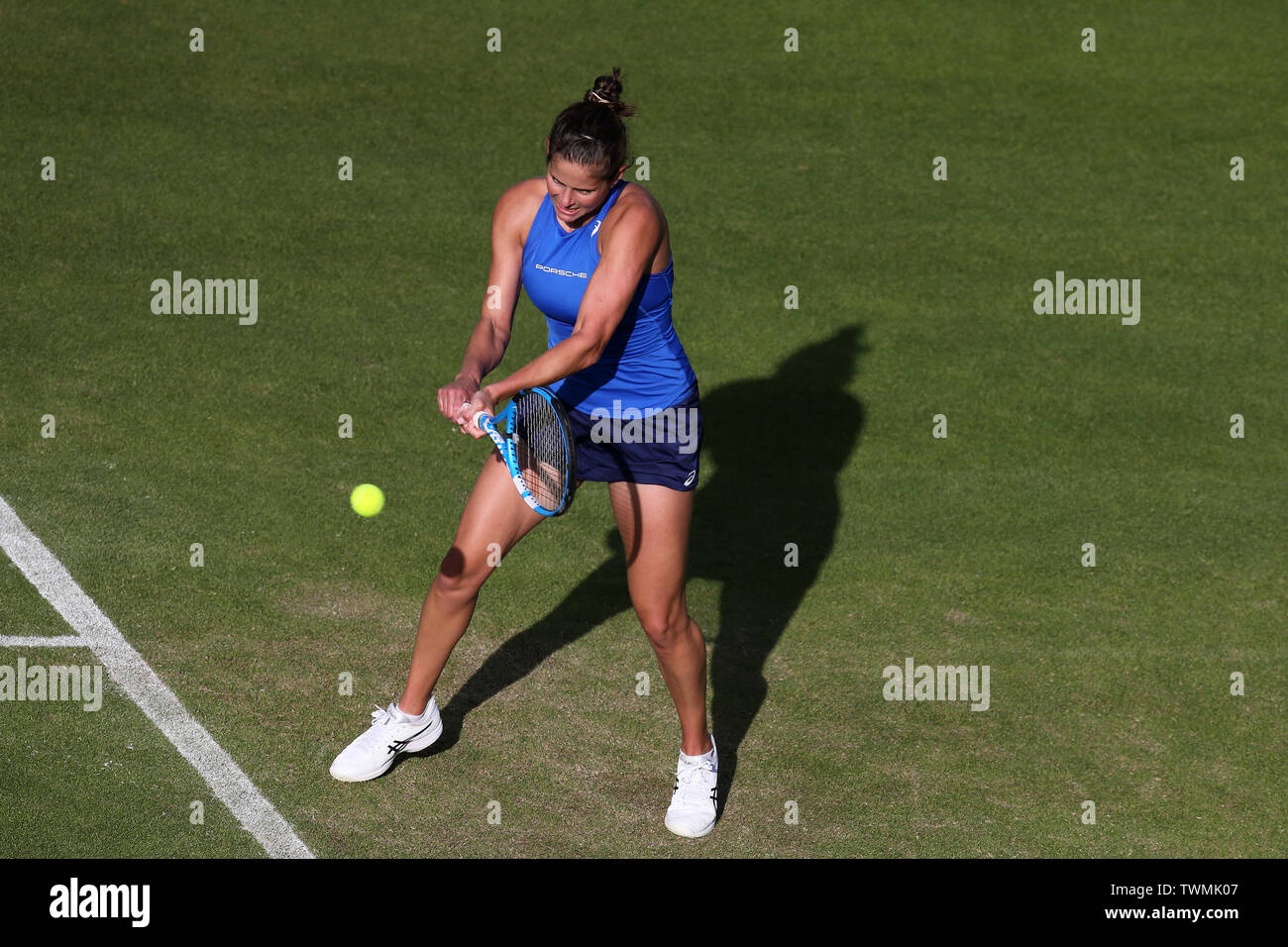 Birmingham, Regno Unito. Il 21 giugno, 2019. Julia Goerges della Germania durante il suo quarto di finale di partita contro Yulia Putintseva di Kaz. Natura Valle Classic 2019, internazionale di tennis femminile, giorno 5 al Edgbaston Priory Club a Birmingham, Inghilterra venerdì 21 giugno 2019. Solo uso editoriale. pic da Andrew Orchard, Credito: Andrew Orchard fotografia sportiva/Alamy Live News Foto Stock