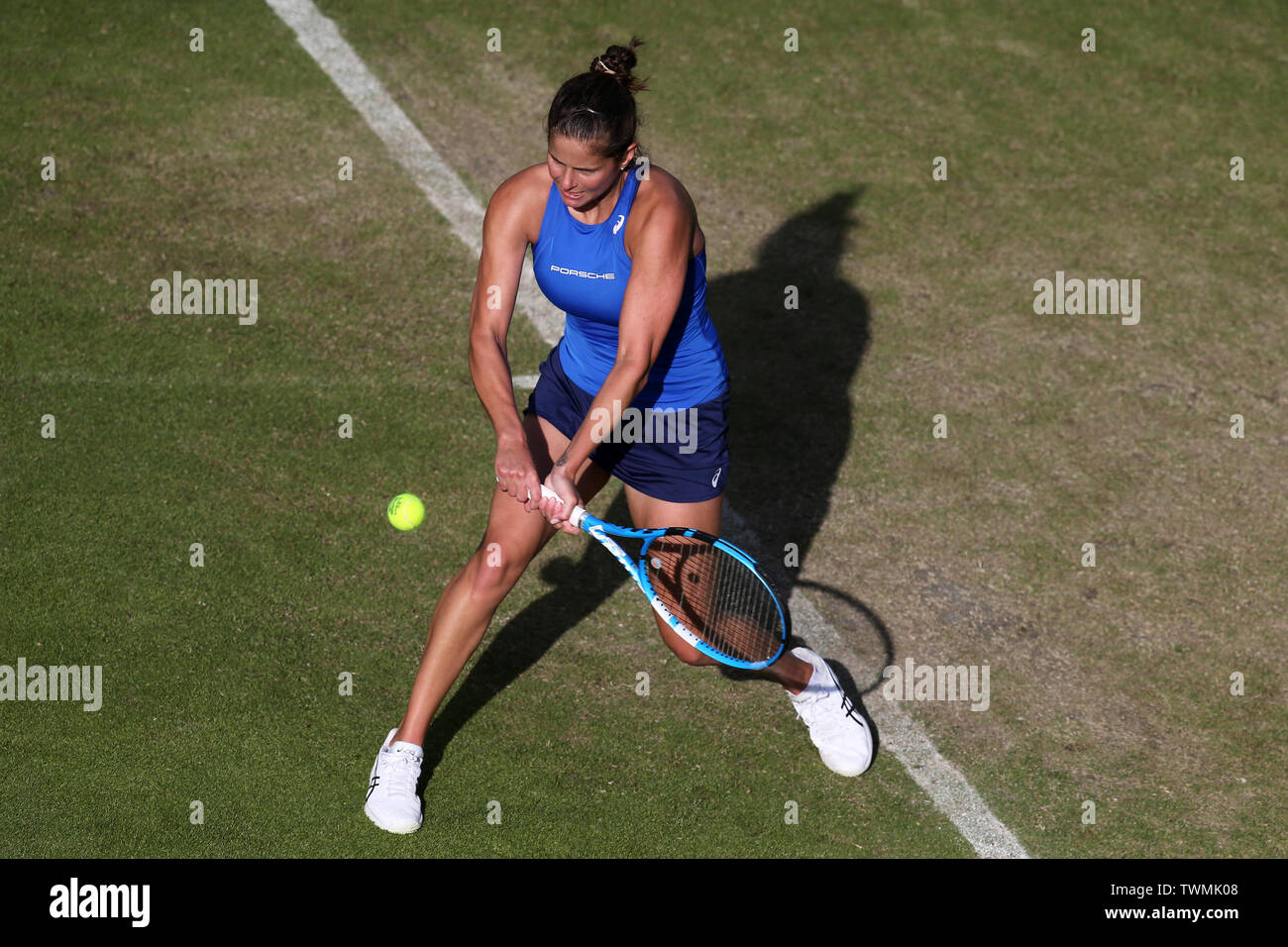 Birmingham, Regno Unito. Il 21 giugno, 2019. Julia Goerges della Germania durante il suo quarto di finale di partita contro Yulia Putintseva di Kaz. Natura Valle Classic 2019, internazionale di tennis femminile, giorno 5 al Edgbaston Priory Club a Birmingham, Inghilterra venerdì 21 giugno 2019. Solo uso editoriale. pic da Andrew Orchard, Credito: Andrew Orchard fotografia sportiva/Alamy Live News Foto Stock