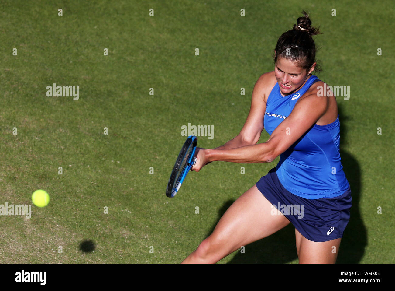 Birmingham, Regno Unito. Il 21 giugno, 2019. Julia Goerges della Germania durante il suo quarto di finale di partita contro Yulia Putintseva di Kaz. Natura Valle Classic 2019, internazionale di tennis femminile, giorno 5 al Edgbaston Priory Club a Birmingham, Inghilterra venerdì 21 giugno 2019. Solo uso editoriale. pic da Andrew Orchard, Credito: Andrew Orchard fotografia sportiva/Alamy Live News Foto Stock