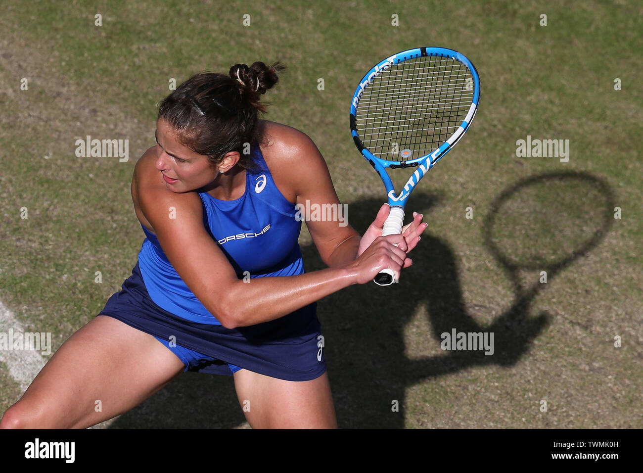 Birmingham, Regno Unito. Il 21 giugno, 2019. Julia Goerges della Germania durante il suo quarto di finale di partita contro Yulia Putintseva di Kaz. Natura Valle Classic 2019, internazionale di tennis femminile, giorno 5 al Edgbaston Priory Club a Birmingham, Inghilterra venerdì 21 giugno 2019. Solo uso editoriale. pic da Andrew Orchard, Credito: Andrew Orchard fotografia sportiva/Alamy Live News Foto Stock