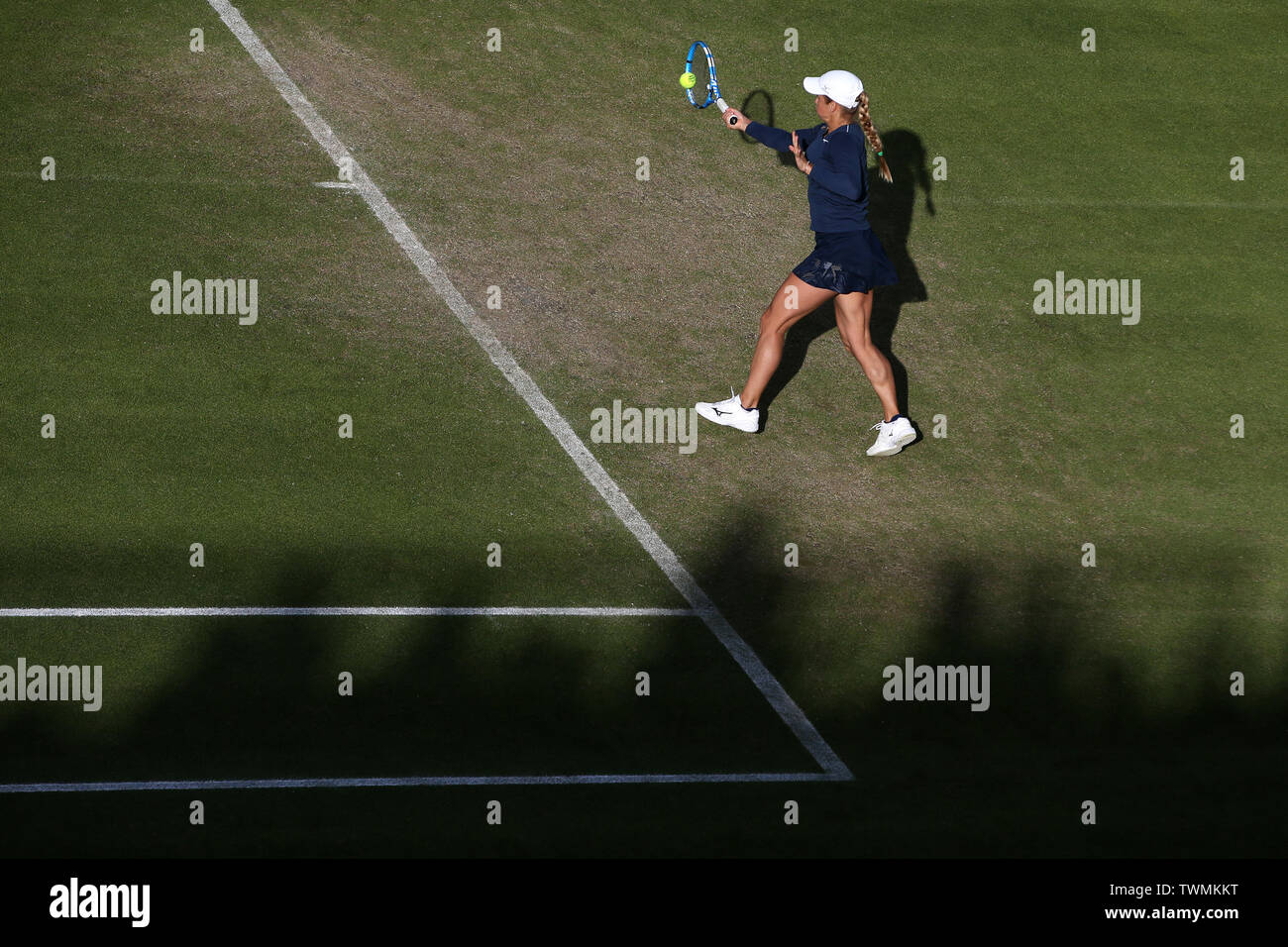 Birmingham, Regno Unito. Il 21 giugno, 2019. Yulia Putintseva di il kazako durante il suo quarto di finale di partita contro Julia Goerges della Germania. Natura Valle Classic 2019, internazionale di tennis femminile, giorno 5 al Edgbaston Priory Club a Birmingham, Inghilterra venerdì 21 giugno 2019. Solo uso editoriale. pic da Andrew Orchard, Credito: Andrew Orchard fotografia sportiva/Alamy Live News Foto Stock